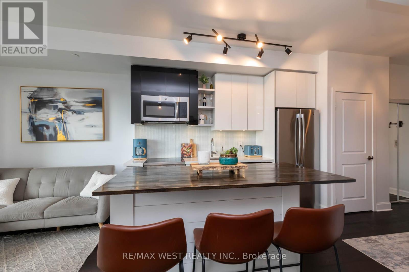 802 - 33 Shore Breeze Drive, Toronto, Ontario  M8V 1A1 - Photo 5 - W12994296