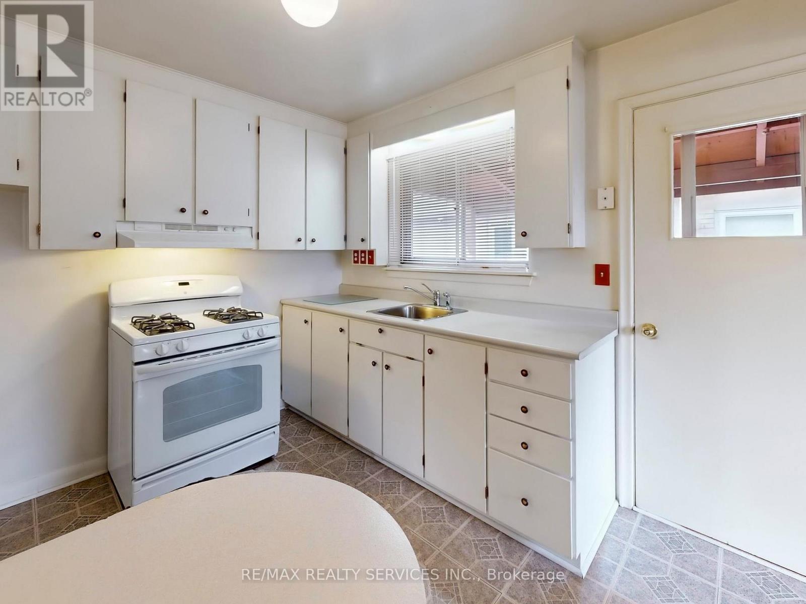 26 Carlyle Crescent, Brampton, Ontario  L6W 2Z1 - Photo 15 - W12994318