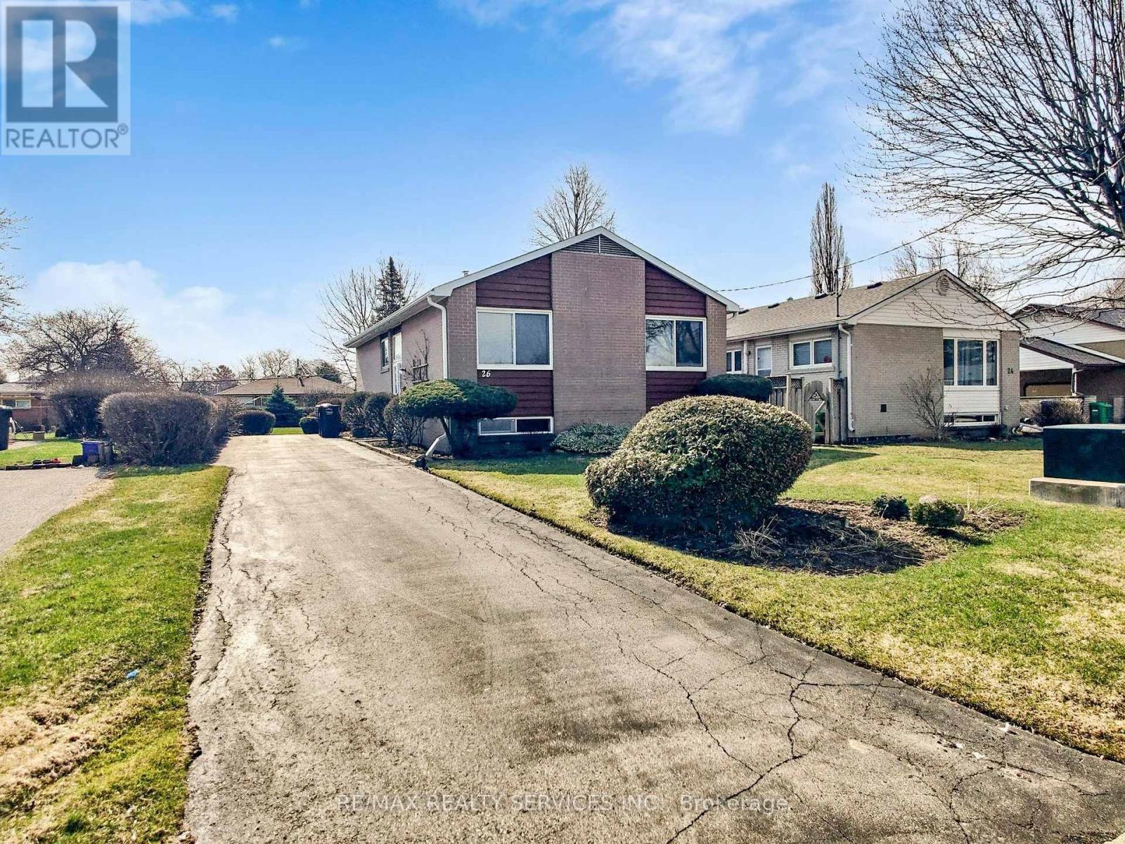 26 Carlyle Crescent, Brampton, Ontario  L6W 2Z1 - Photo 4 - W12994318