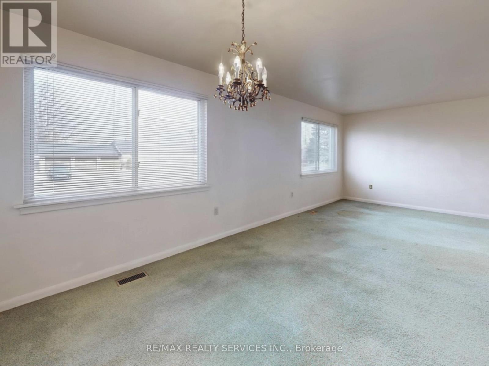 26 Carlyle Crescent, Brampton, Ontario  L6W 2Z1 - Photo 8 - W12994318