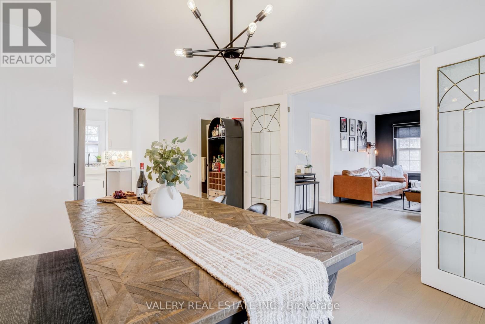 21 Avon Park Drive, Toronto, Ontario  M8Z 3X4 - Photo 14 - W12994332