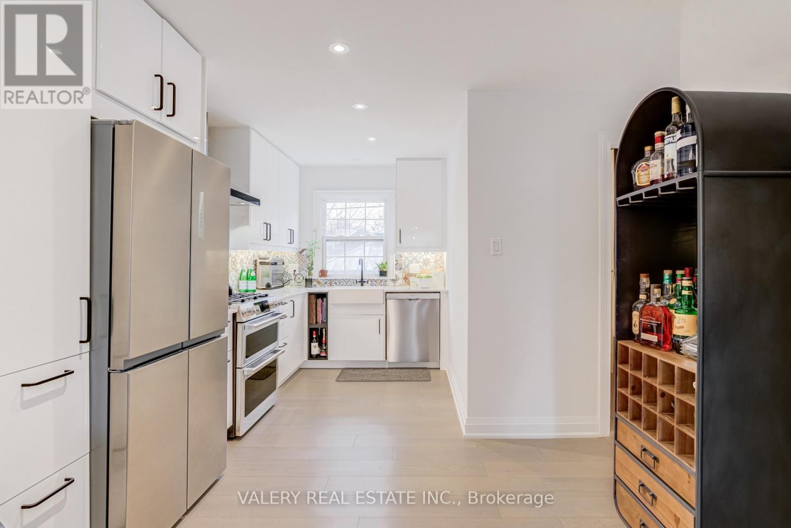 21 Avon Park Drive, Toronto, Ontario  M8Z 3X4 - Photo 15 - W12994332