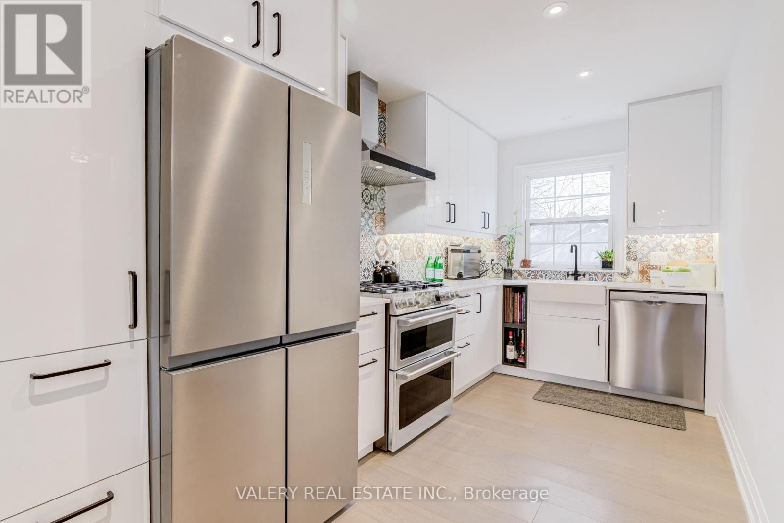 21 Avon Park Drive, Toronto, Ontario  M8Z 3X4 - Photo 16 - W12994332