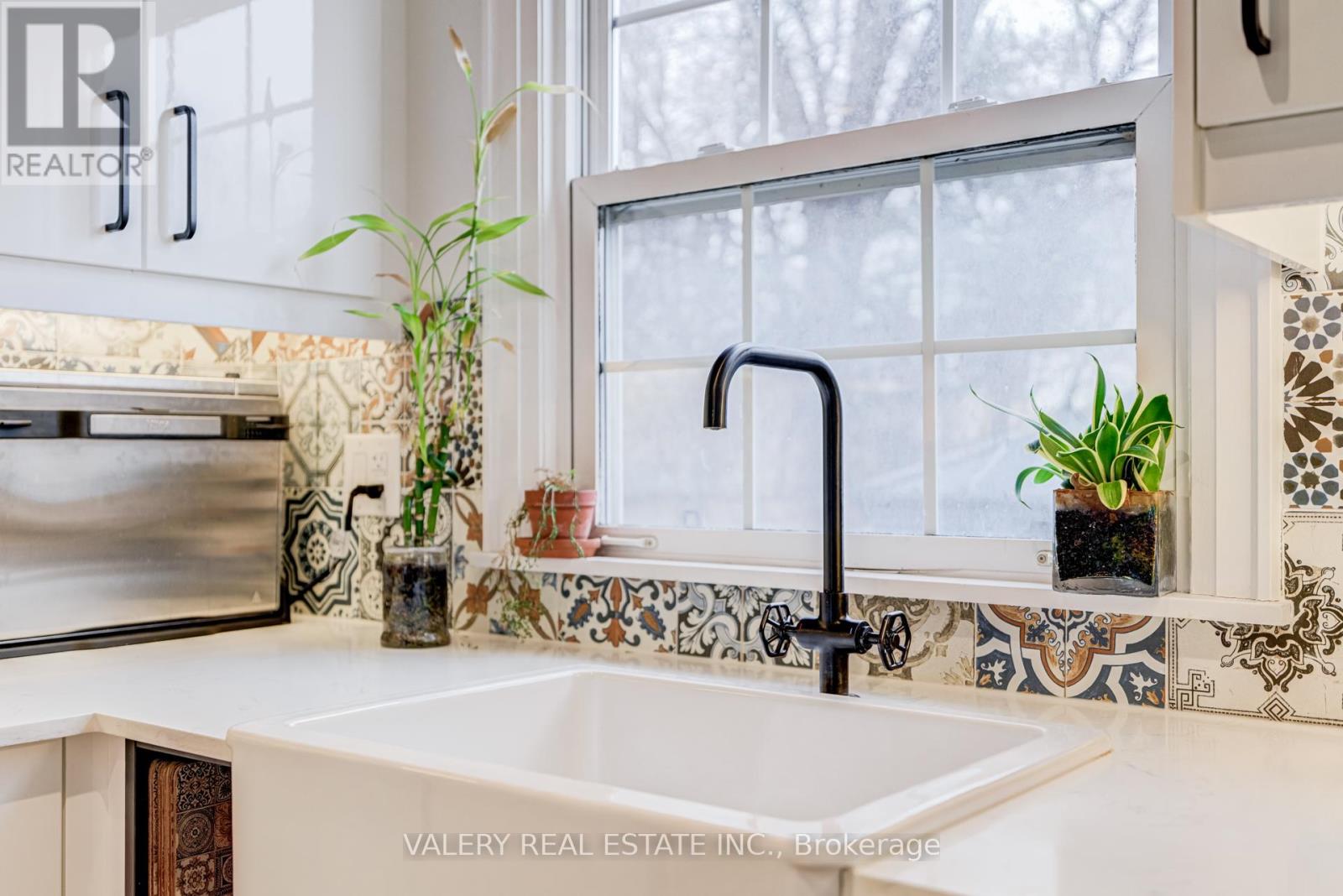 21 Avon Park Drive, Toronto, Ontario  M8Z 3X4 - Photo 19 - W12994332