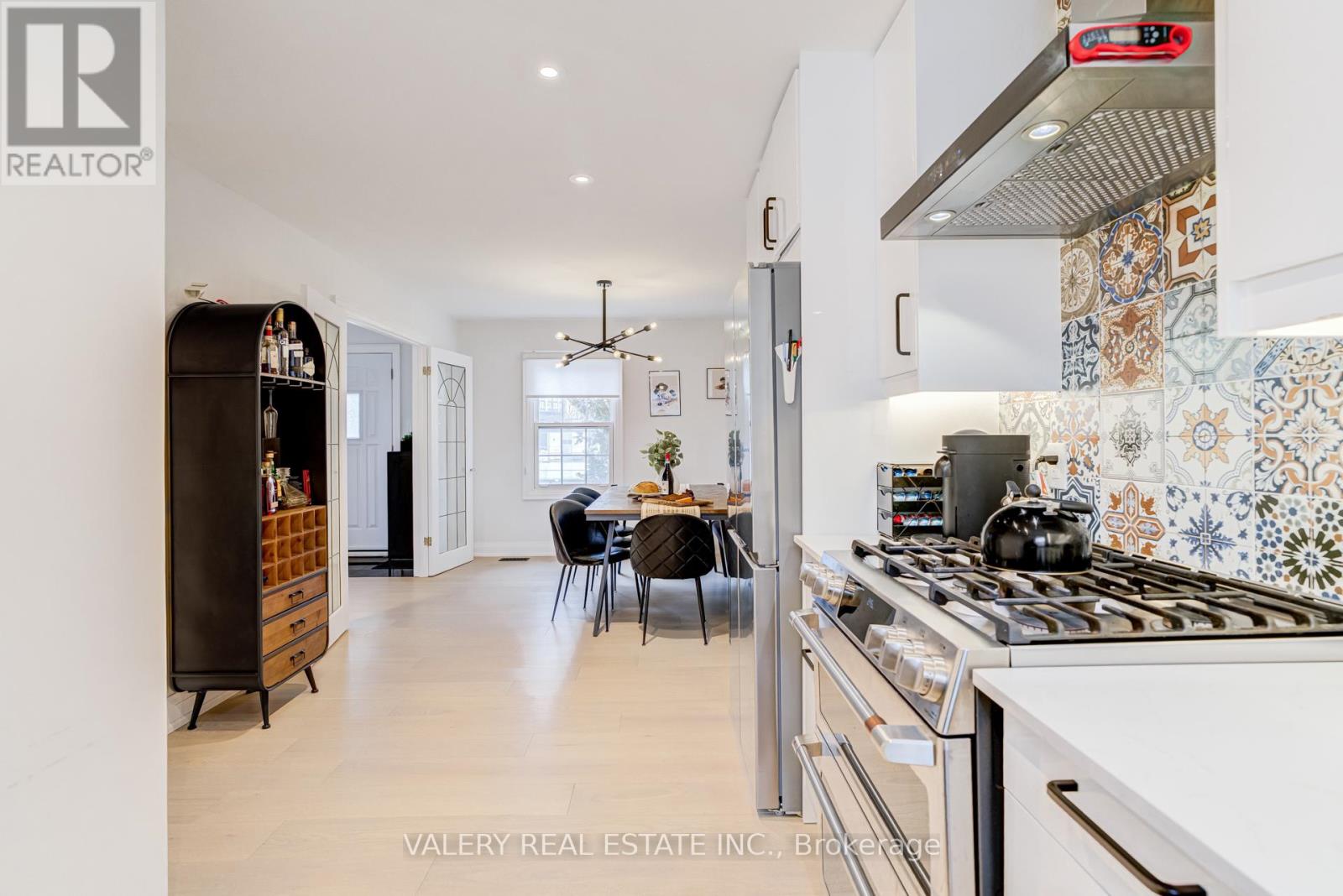 21 Avon Park Drive, Toronto, Ontario  M8Z 3X4 - Photo 20 - W12994332