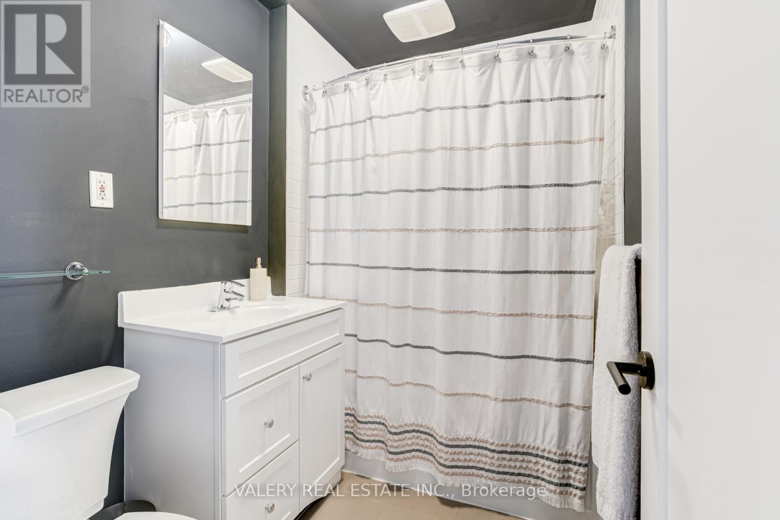 21 Avon Park Drive, Toronto, Ontario  M8Z 3X4 - Photo 24 - W12994332