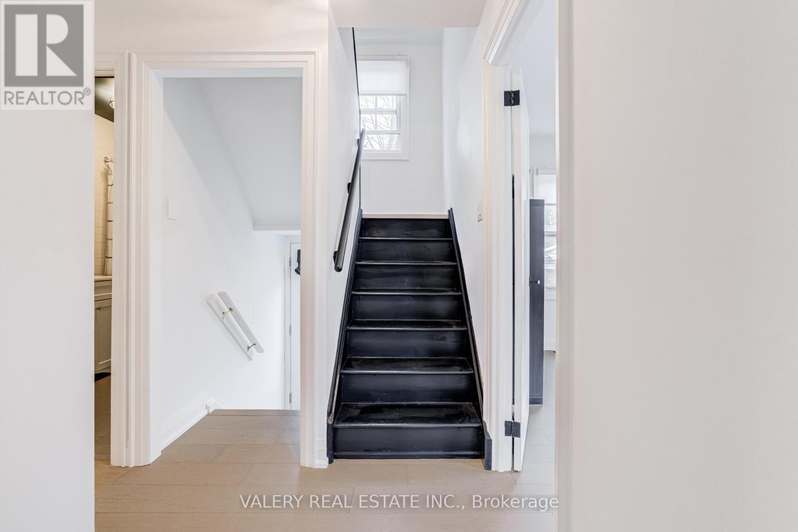 21 Avon Park Drive, Toronto, Ontario  M8Z 3X4 - Photo 25 - W12994332