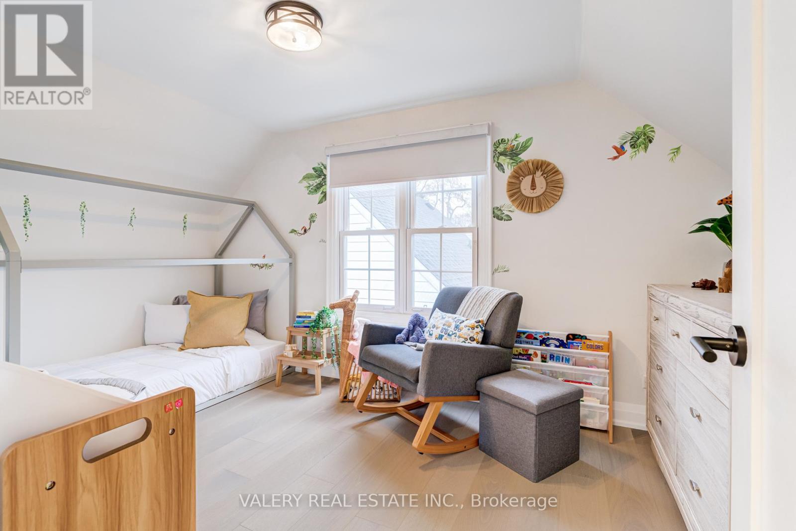 21 Avon Park Drive, Toronto, Ontario  M8Z 3X4 - Photo 29 - W12994332