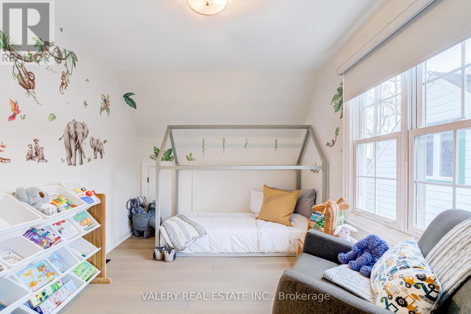 21 Avon Park Drive, Toronto, Ontario  M8Z 3X4 - Photo 30 - W12994332