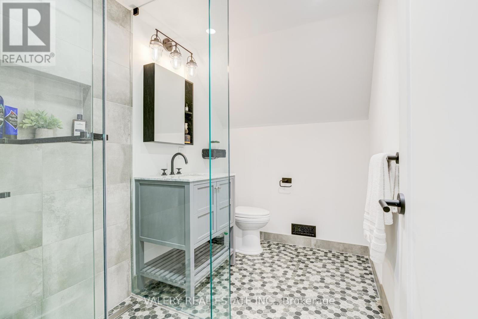 21 Avon Park Drive, Toronto, Ontario  M8Z 3X4 - Photo 32 - W12994332