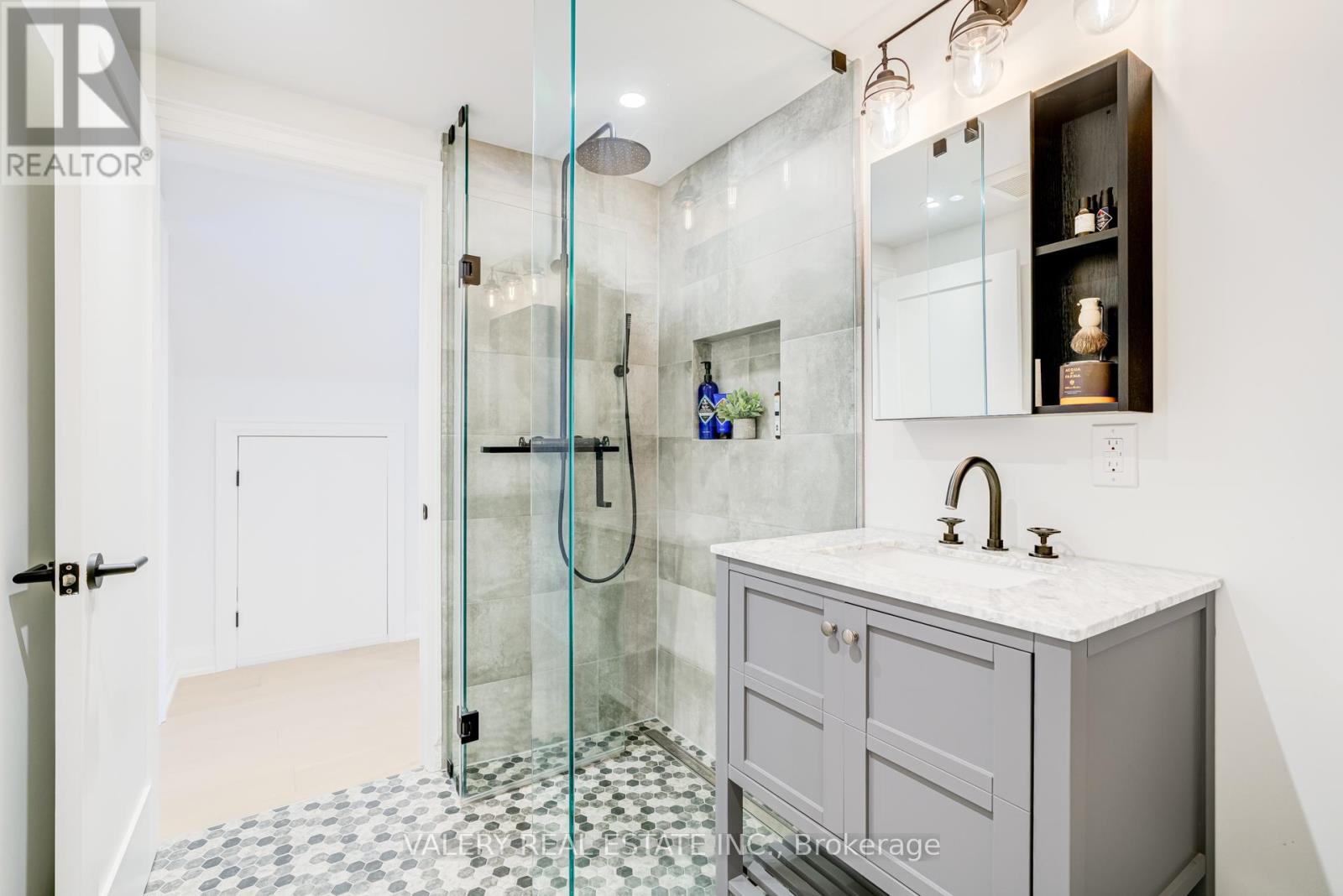 21 Avon Park Drive, Toronto, Ontario  M8Z 3X4 - Photo 33 - W12994332