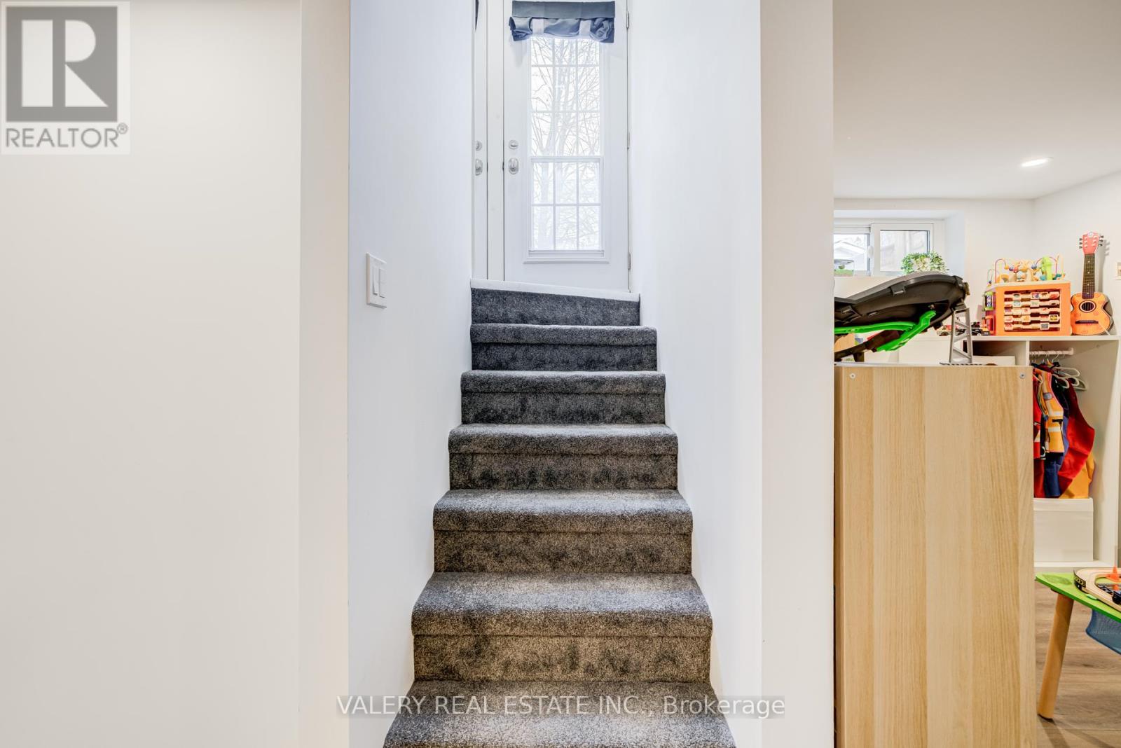 21 Avon Park Drive, Toronto, Ontario  M8Z 3X4 - Photo 34 - W12994332