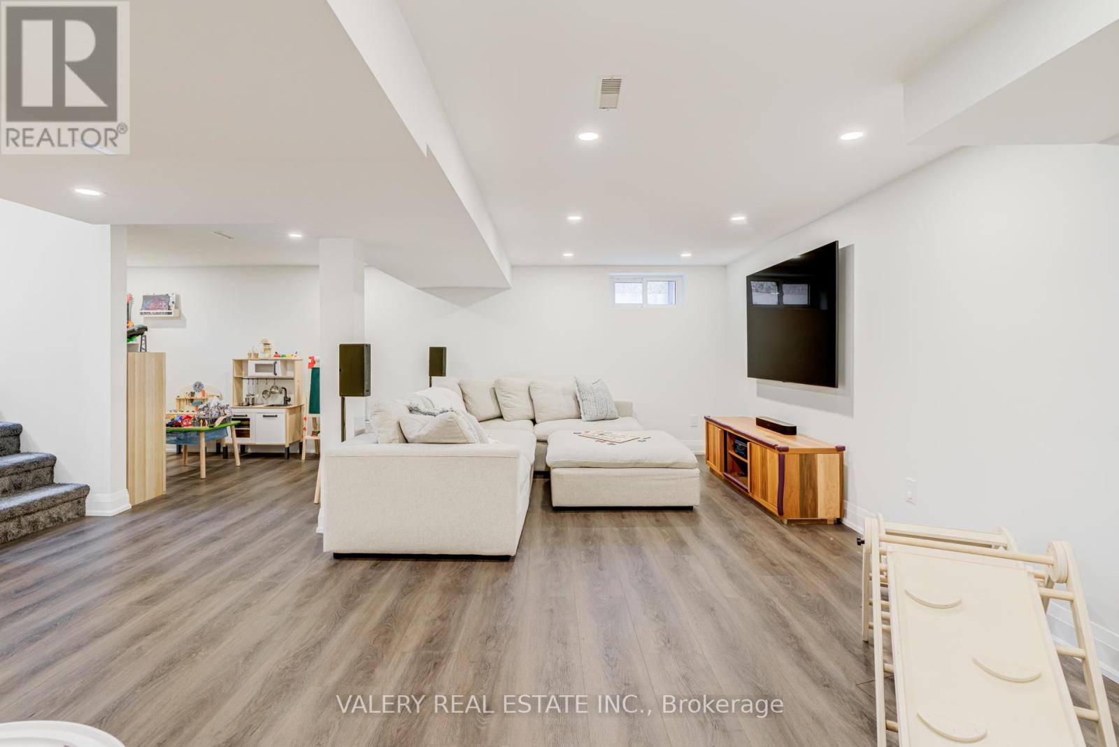 21 Avon Park Drive, Toronto, Ontario  M8Z 3X4 - Photo 35 - W12994332