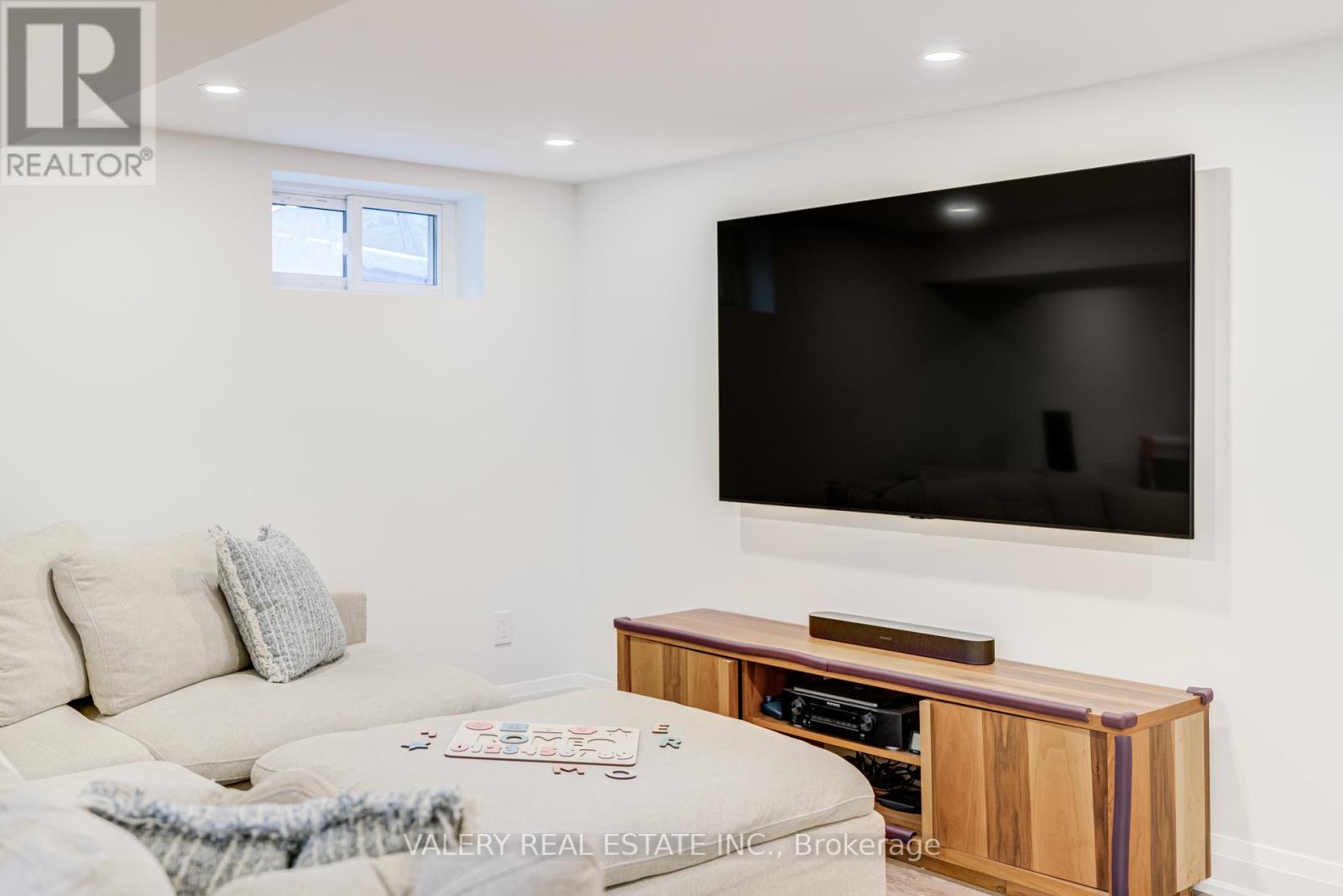 21 Avon Park Drive, Toronto, Ontario  M8Z 3X4 - Photo 37 - W12994332