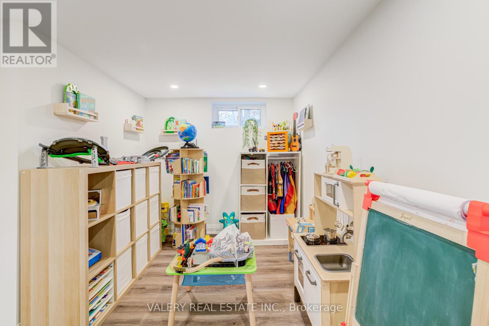 21 Avon Park Drive, Toronto, Ontario  M8Z 3X4 - Photo 39 - W12994332