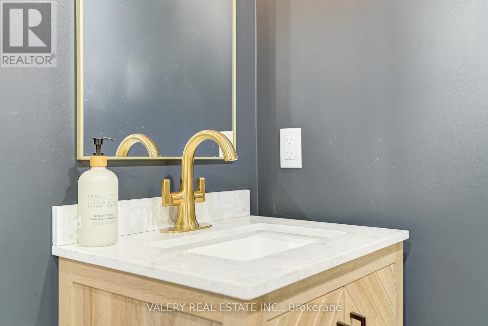 21 Avon Park Drive, Toronto, Ontario  M8Z 3X4 - Photo 42 - W12994332