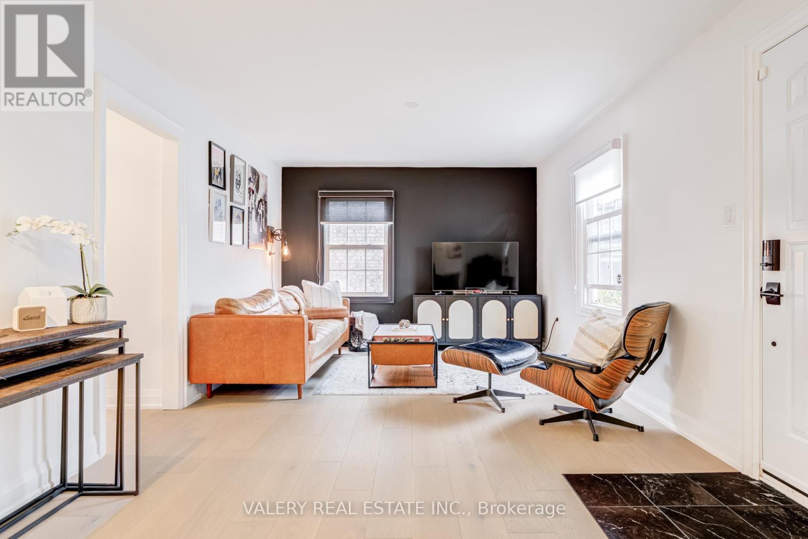 21 Avon Park Drive, Toronto, Ontario  M8Z 3X4 - Photo 5 - W12994332