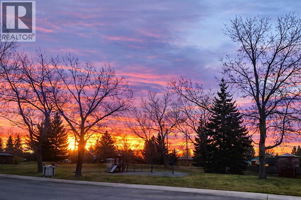 247 Parkwood Close SE, Calgary, Alberta  T2J 3V8 - Photo 4 - A2298324