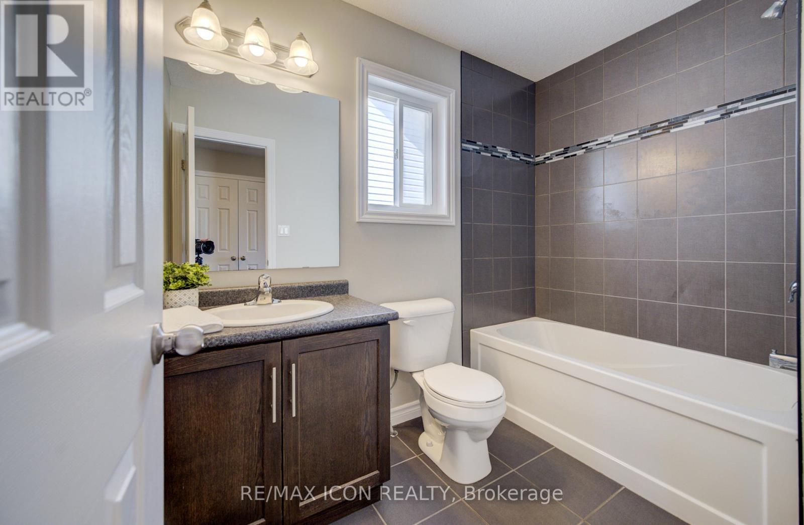 1360 Caen Avenue, Woodstock, Ontario  N4T 0G3 - Photo 30 - X12994334