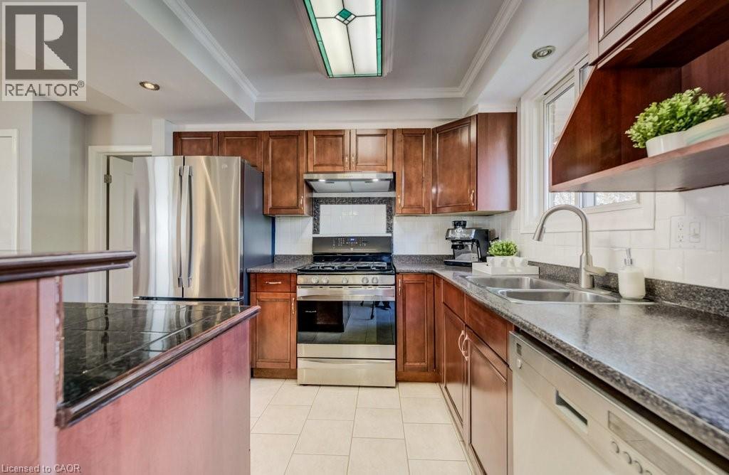 330 Daleview Place, Waterloo, Ontario  N2L 5M5 - Photo 11 - 40818316