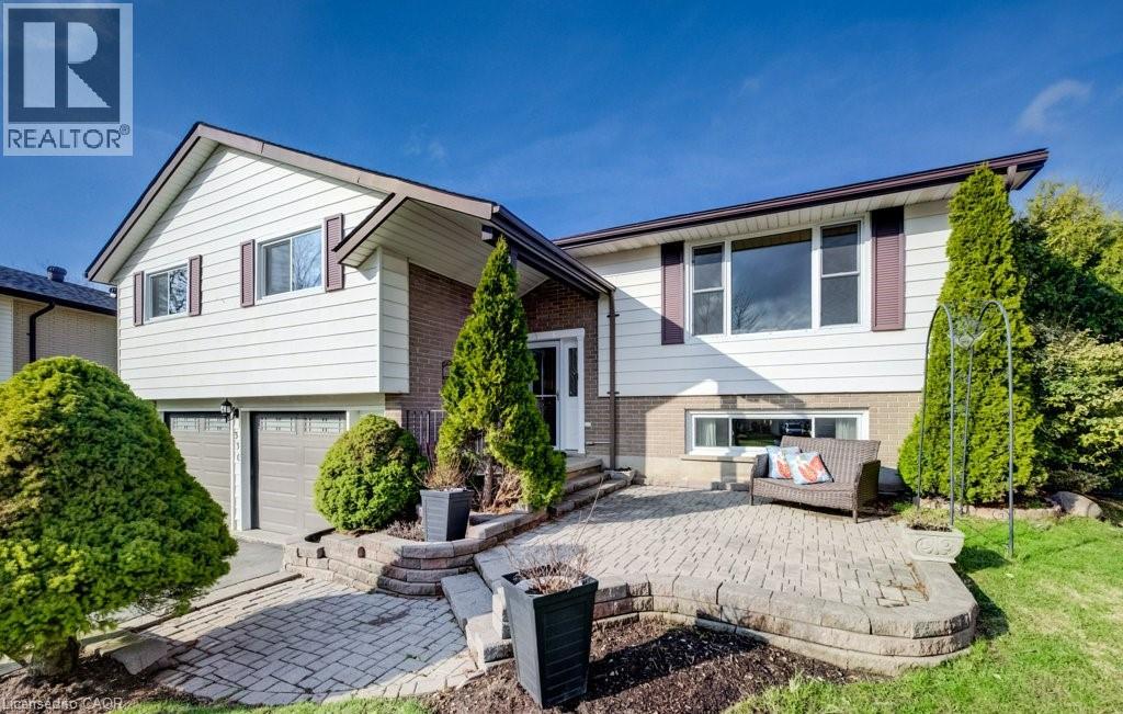 330 Daleview Place, Waterloo, Ontario  N2L 5M5 - Photo 2 - 40818316