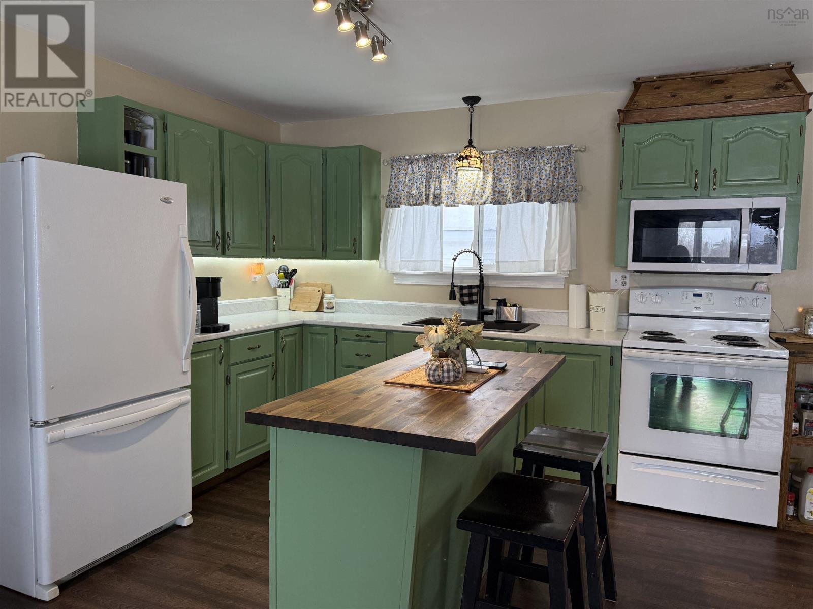 1668 Mackay Street, Westville, Nova Scotia  B0K 2A0 - Photo 6 - 202602471