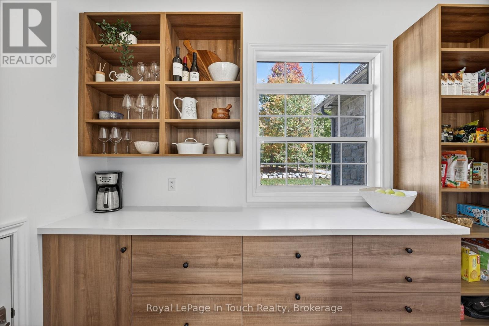 62 Tanners Road, Tay, Ontario  L0K 2C0 - Photo 12 - S12475311