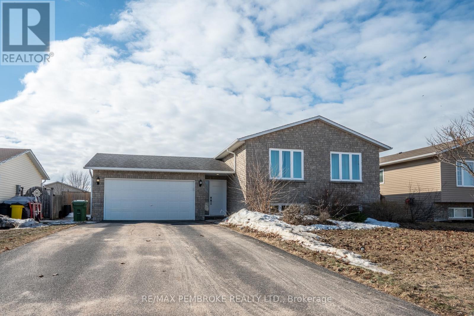 46 HIGHLAND PARK DRIVE, Petawawa, Ontario