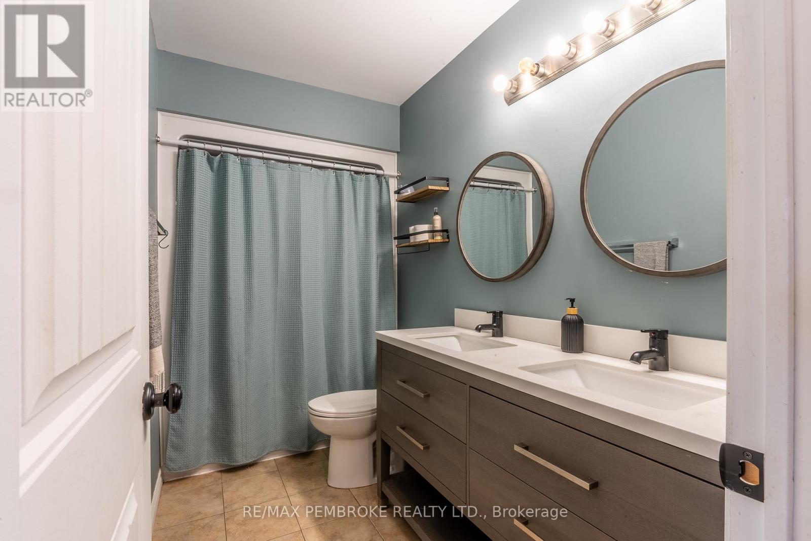 46 Highland Park Drive, Petawawa, Ontario  K8H 0A3 - Photo 15 - X12994374