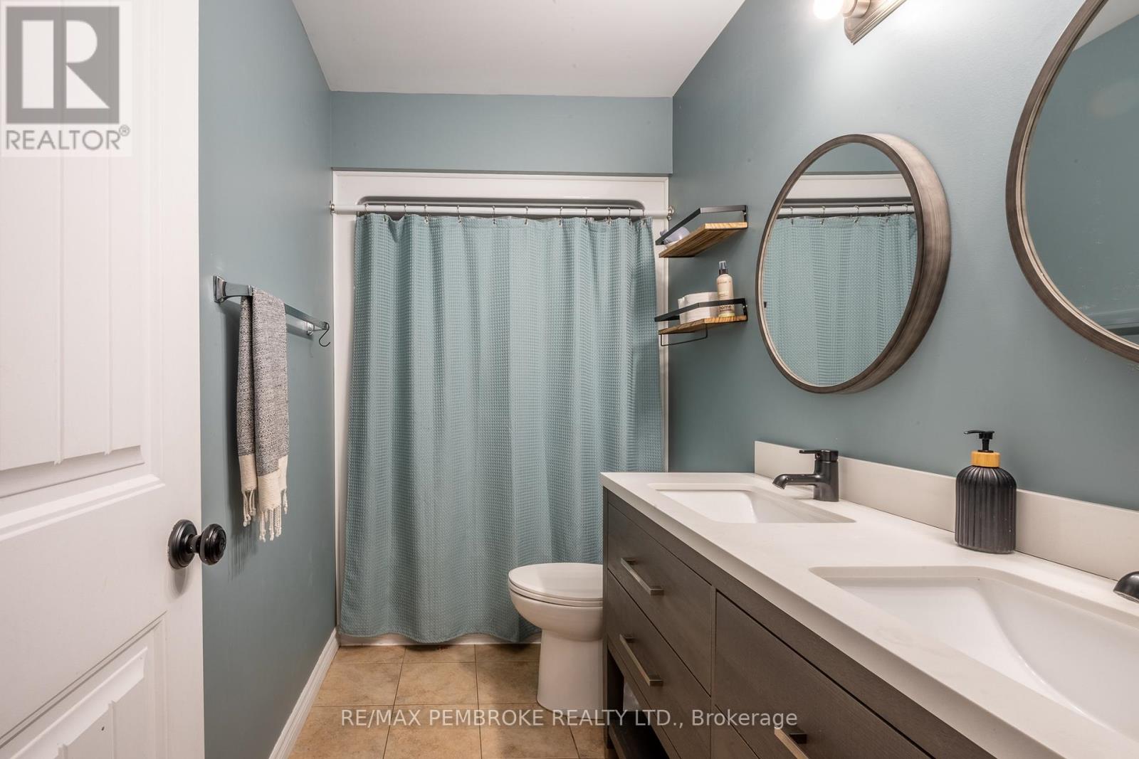 46 Highland Park Drive, Petawawa, Ontario  K8H 0A3 - Photo 16 - X12994374