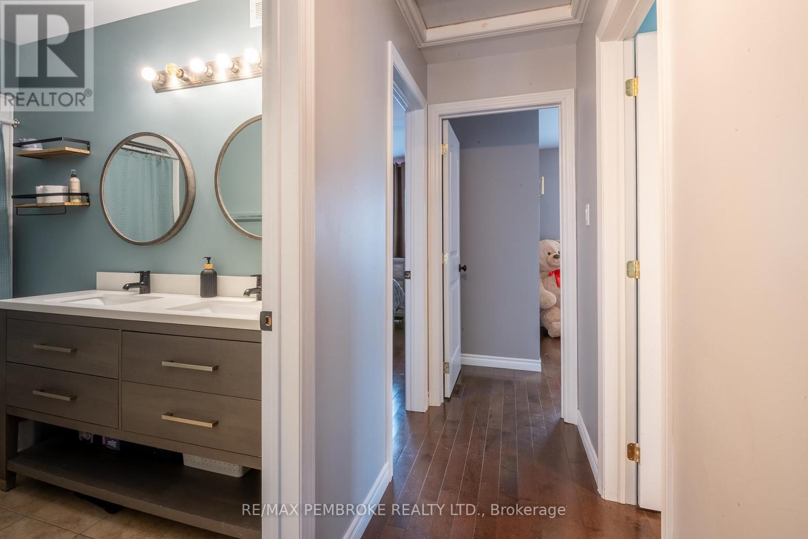 46 Highland Park Drive, Petawawa, Ontario  K8H 0A3 - Photo 17 - X12994374