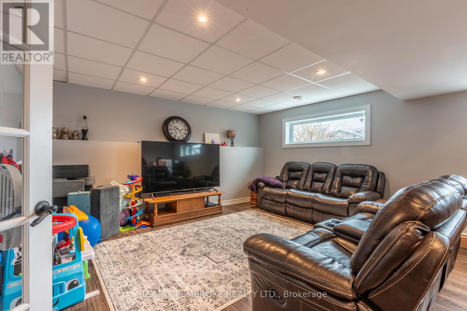 46 Highland Park Drive, Petawawa, Ontario  K8H 0A3 - Photo 25 - X12994374