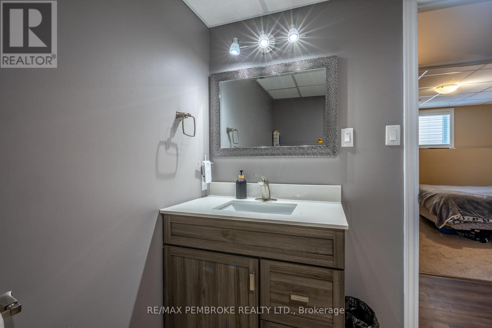 46 Highland Park Drive, Petawawa, Ontario  K8H 0A3 - Photo 28 - X12994374