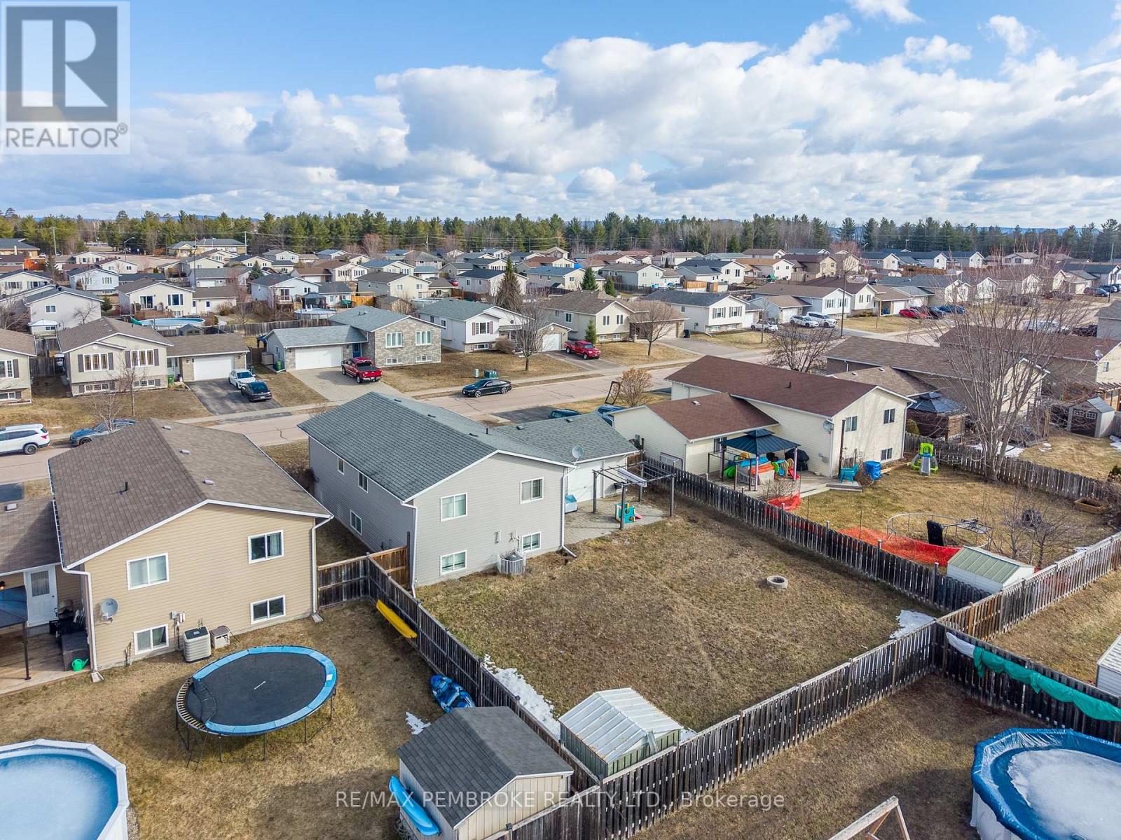 46 Highland Park Drive, Petawawa, Ontario  K8H 0A3 - Photo 36 - X12994374