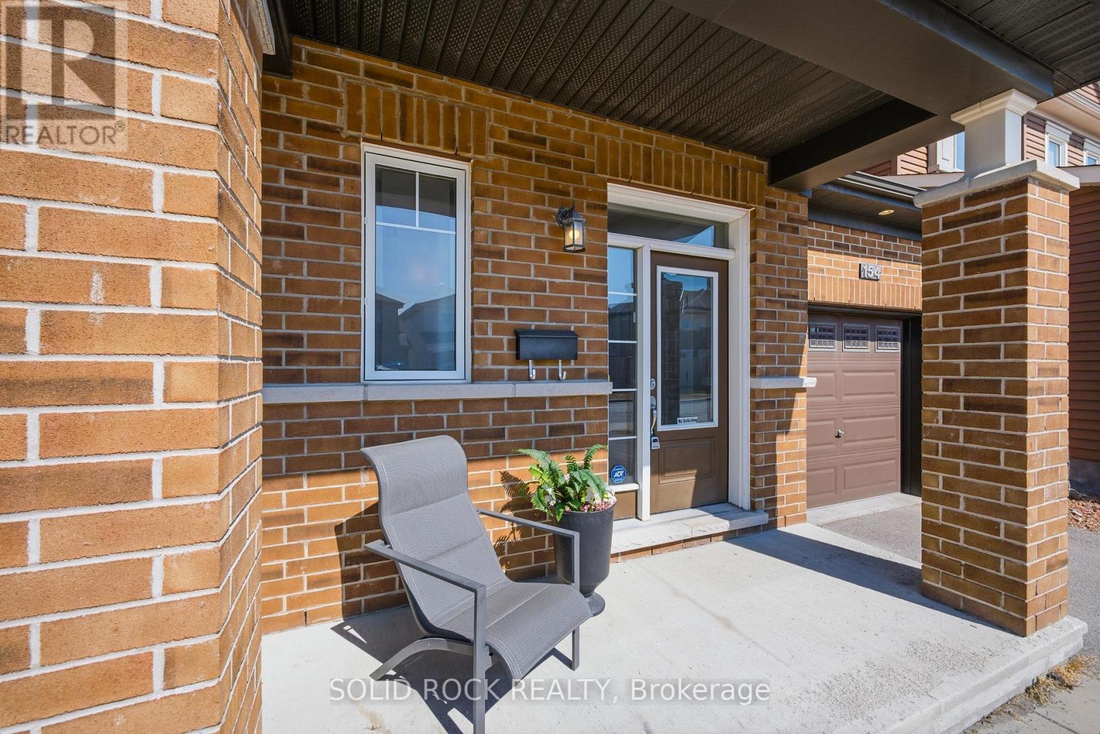 154 Westover Crescent E, Ottawa, Ontario  K2T 0K6 - Photo 3 - X12994384