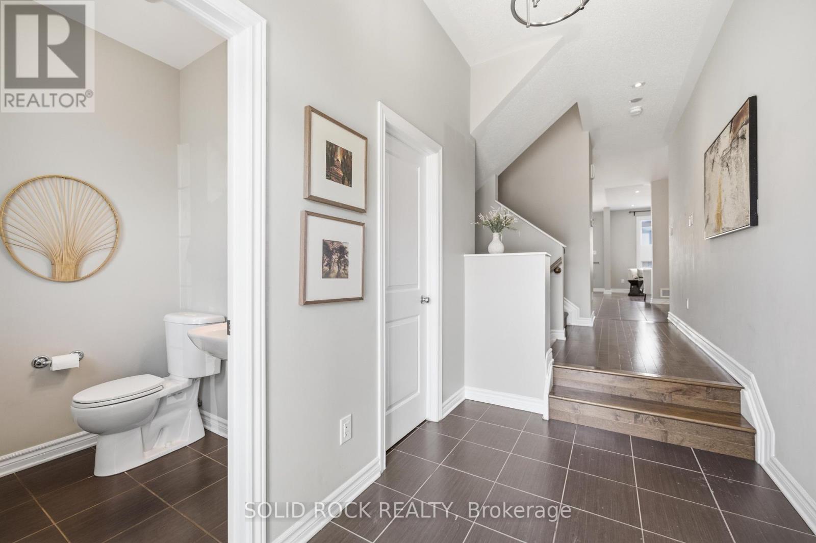 154 Westover Crescent E, Ottawa, Ontario  K2T 0K6 - Photo 5 - X12994384