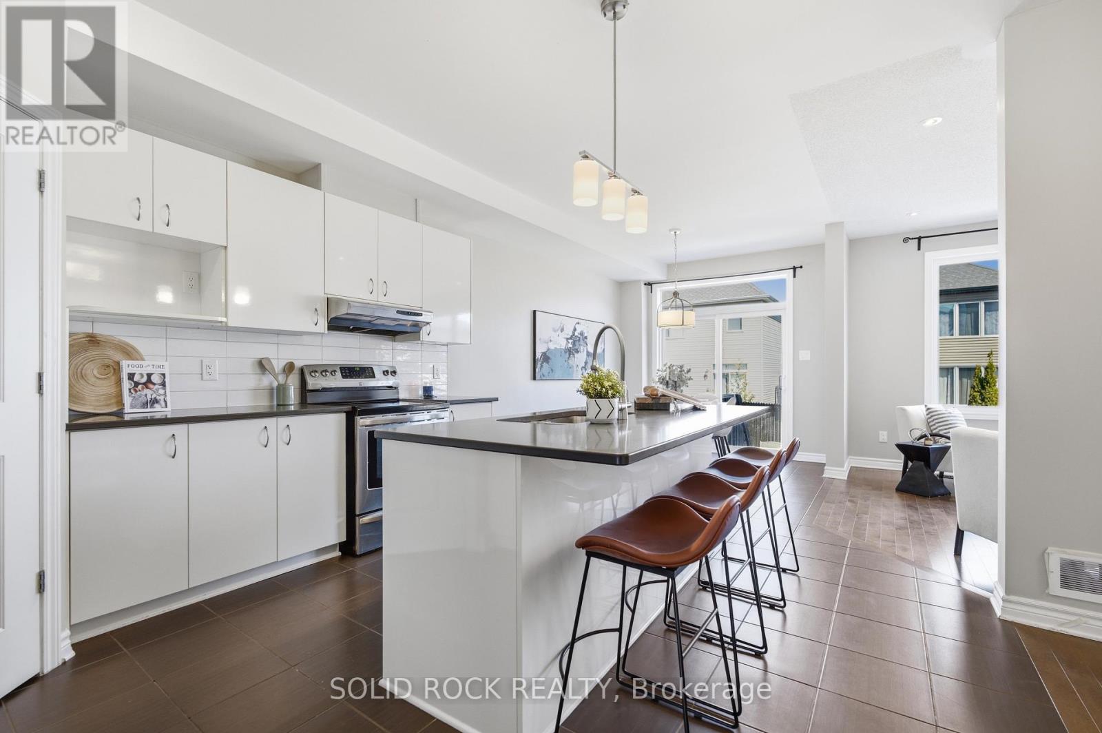 154 Westover Crescent E, Ottawa, Ontario  K2T 0K6 - Photo 8 - X12994384