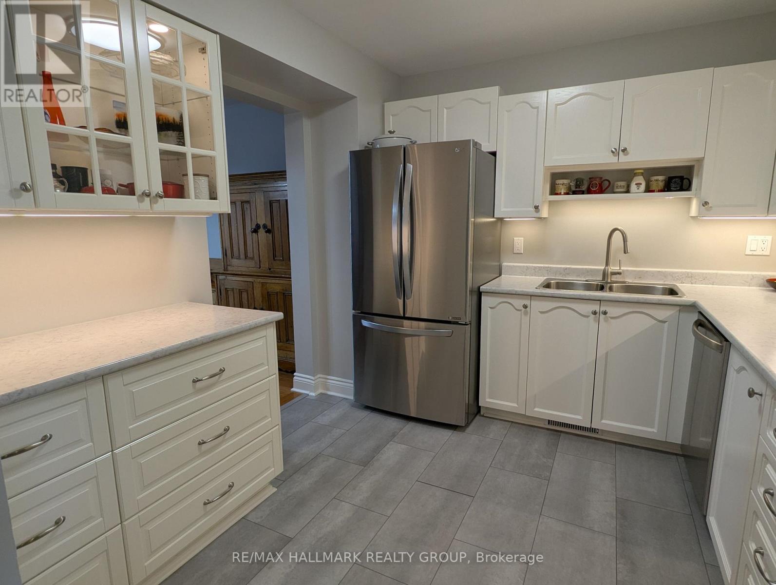 155 Markland Crescent, Ottawa, Ontario K2G 5Z7 - Photo 10 - X12994388