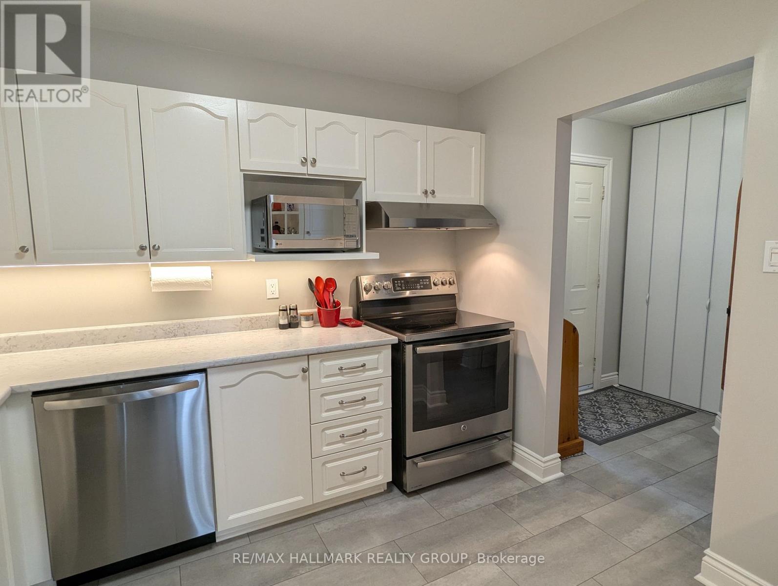 155 Markland Crescent, Ottawa, Ontario K2G 5Z7 - Photo 11 - X12994388