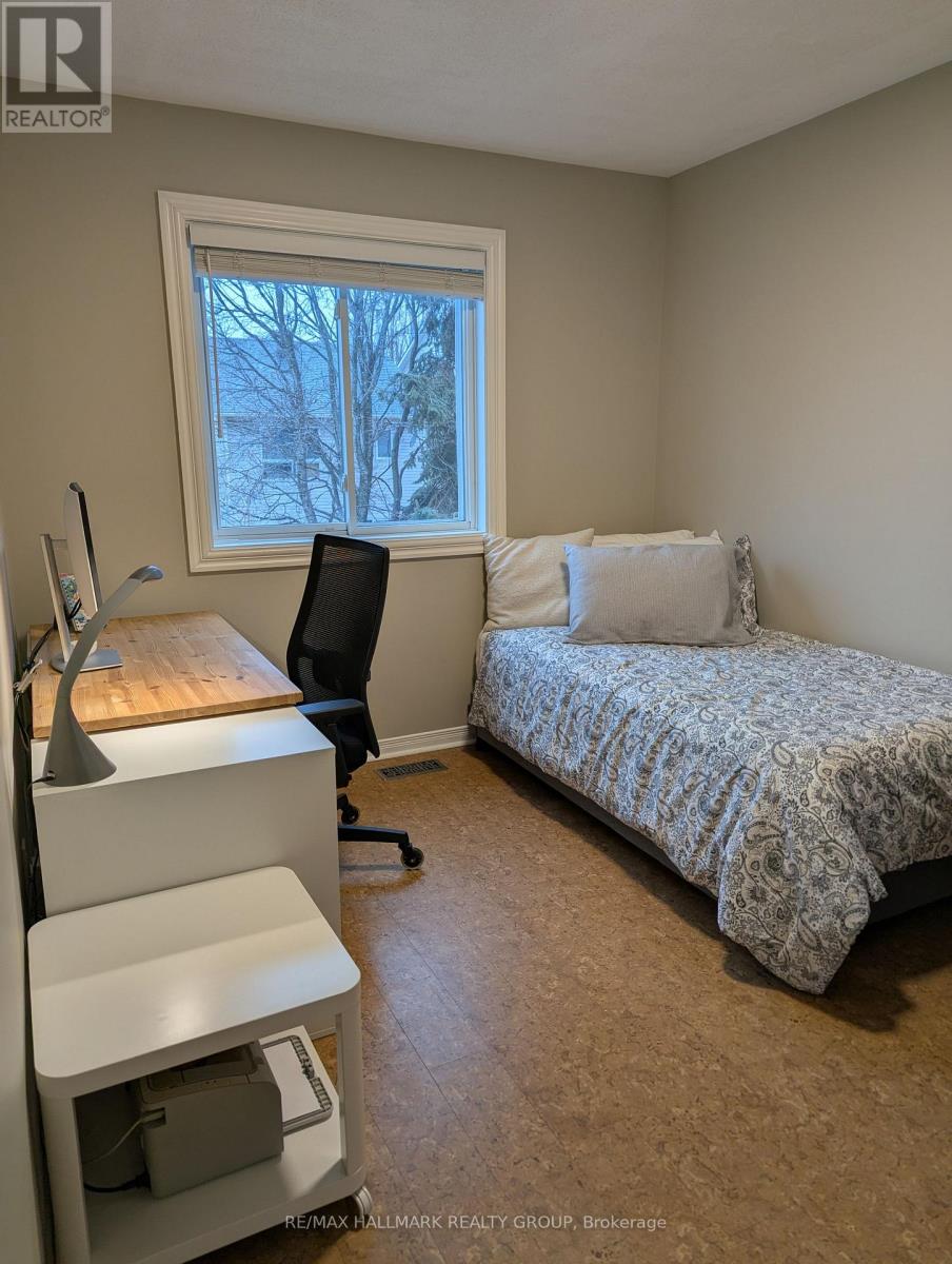 155 Markland Crescent, Ottawa, Ontario K2G 5Z7 - Photo 18 - X12994388