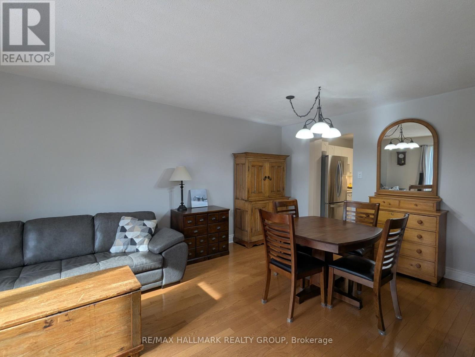 155 Markland Crescent, Ottawa, Ontario K2G 5Z7 - Photo 4 - X12994388