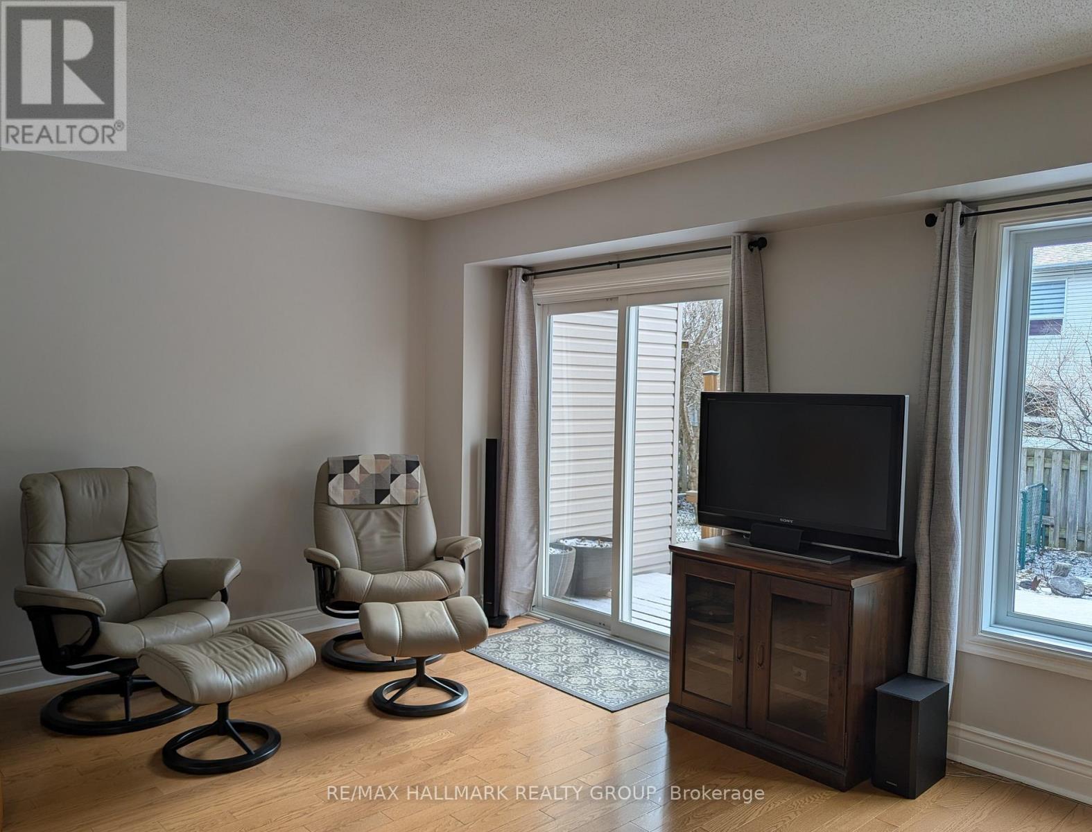 155 Markland Crescent, Ottawa, Ontario K2G 5Z7 - Photo 5 - X12994388