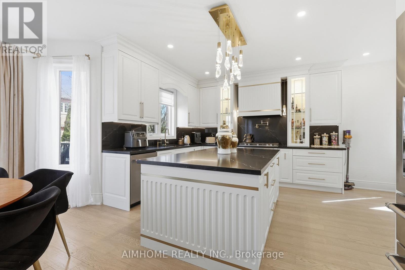 47 O'hara Crescent, Richmond Hill, Ontario  L4E 4L3 - Photo 5 - N12994248