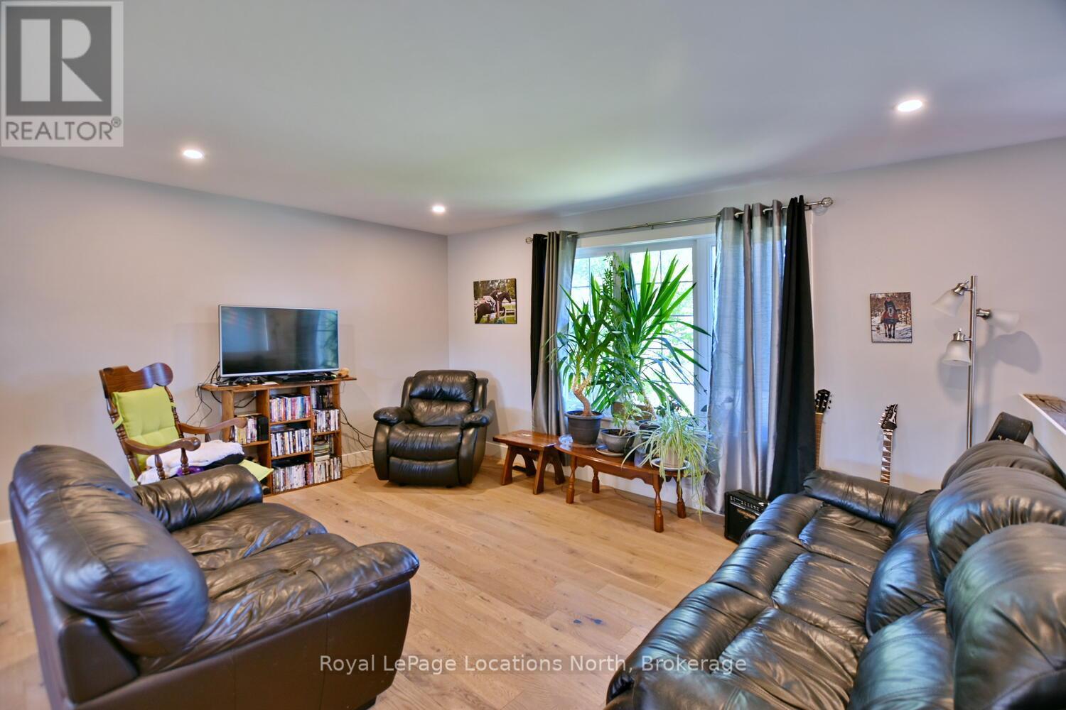 44 Donald Avenue, Clearview, Ontario  L0M 1P0 - Photo 15 - S12994404