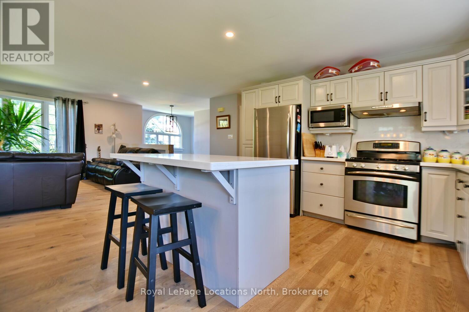 44 Donald Avenue, Clearview, Ontario  L0M 1P0 - Photo 19 - S12994404