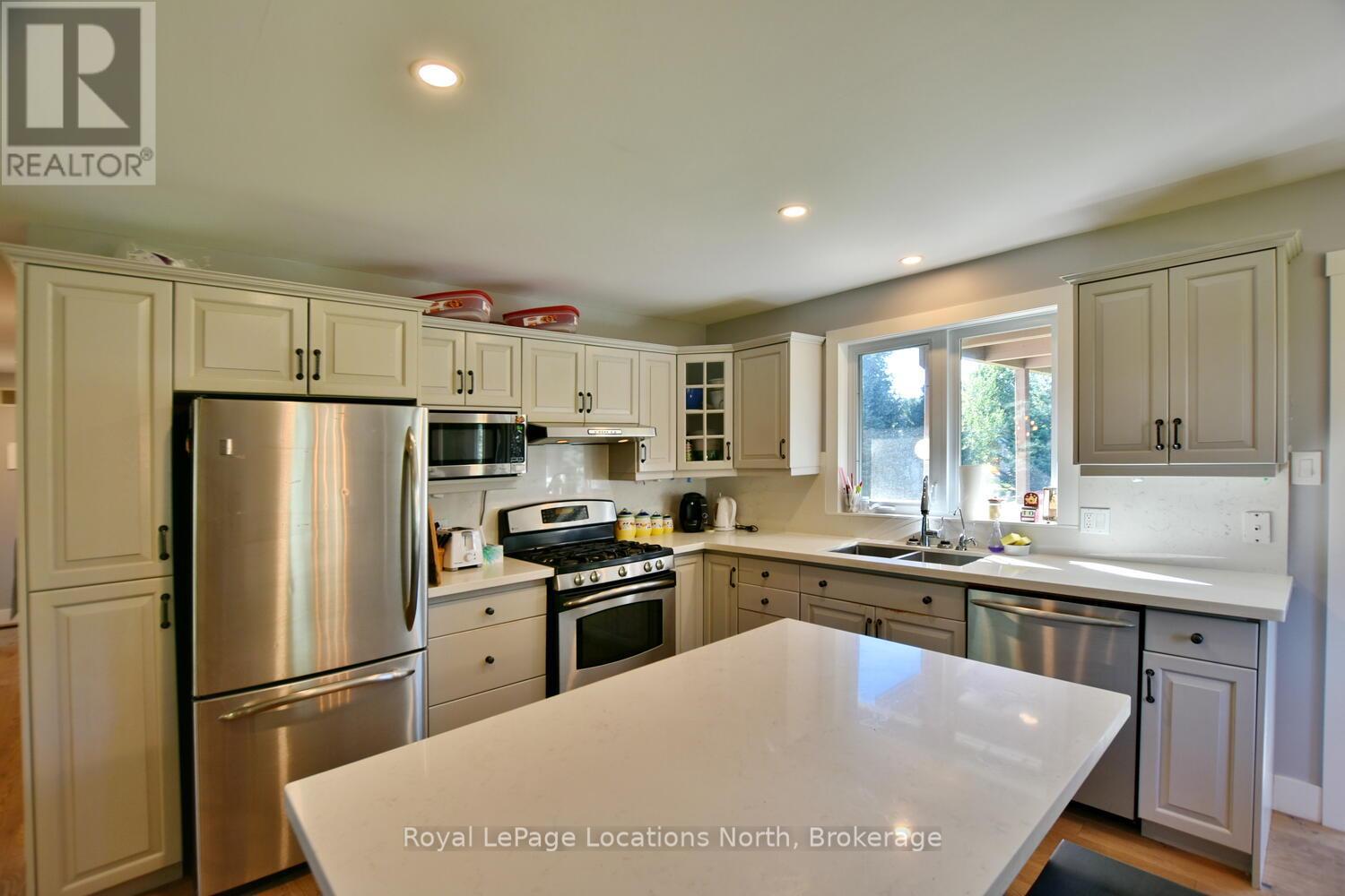 44 Donald Avenue, Clearview, Ontario  L0M 1P0 - Photo 20 - S12994404