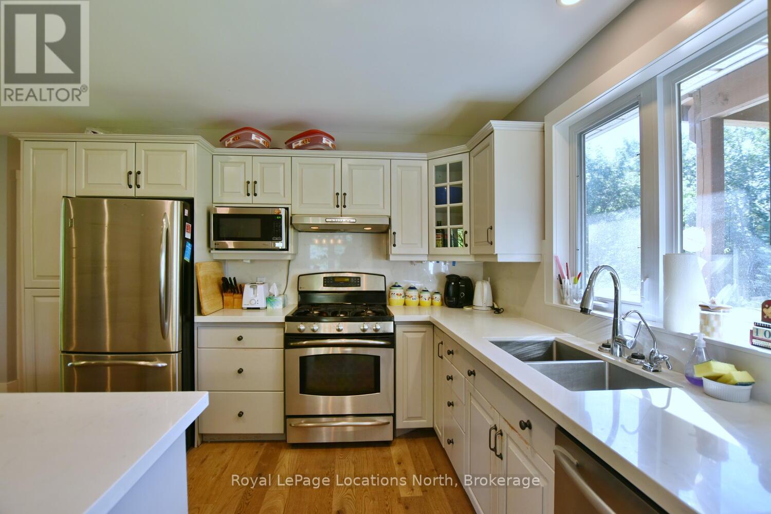 44 Donald Avenue, Clearview, Ontario  L0M 1P0 - Photo 21 - S12994404