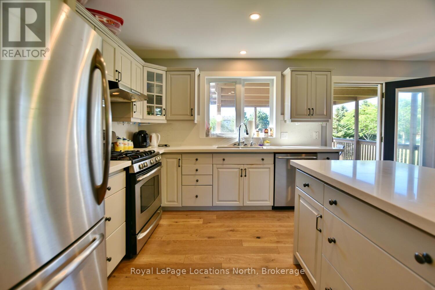 44 Donald Avenue, Clearview, Ontario  L0M 1P0 - Photo 22 - S12994404