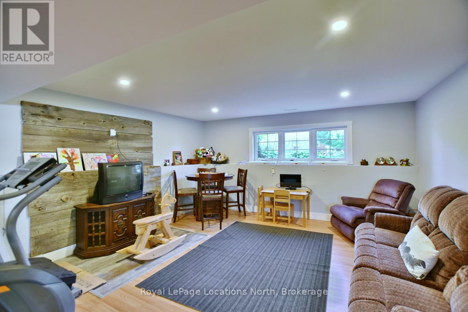 44 Donald Avenue, Clearview, Ontario  L0M 1P0 - Photo 37 - S12994404