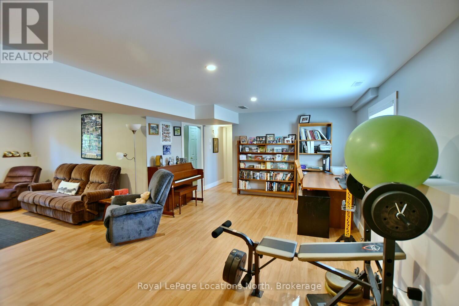 44 Donald Avenue, Clearview, Ontario  L0M 1P0 - Photo 40 - S12994404